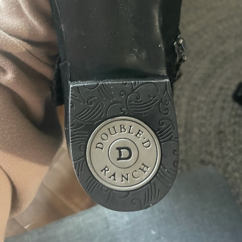 Super cute knee high black cowgirl boots barely worn - Picture 4 of 4